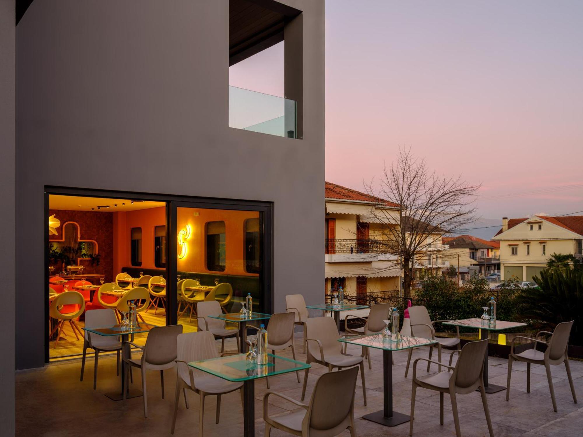 Essence Hotel Ioannina Buitenkant foto