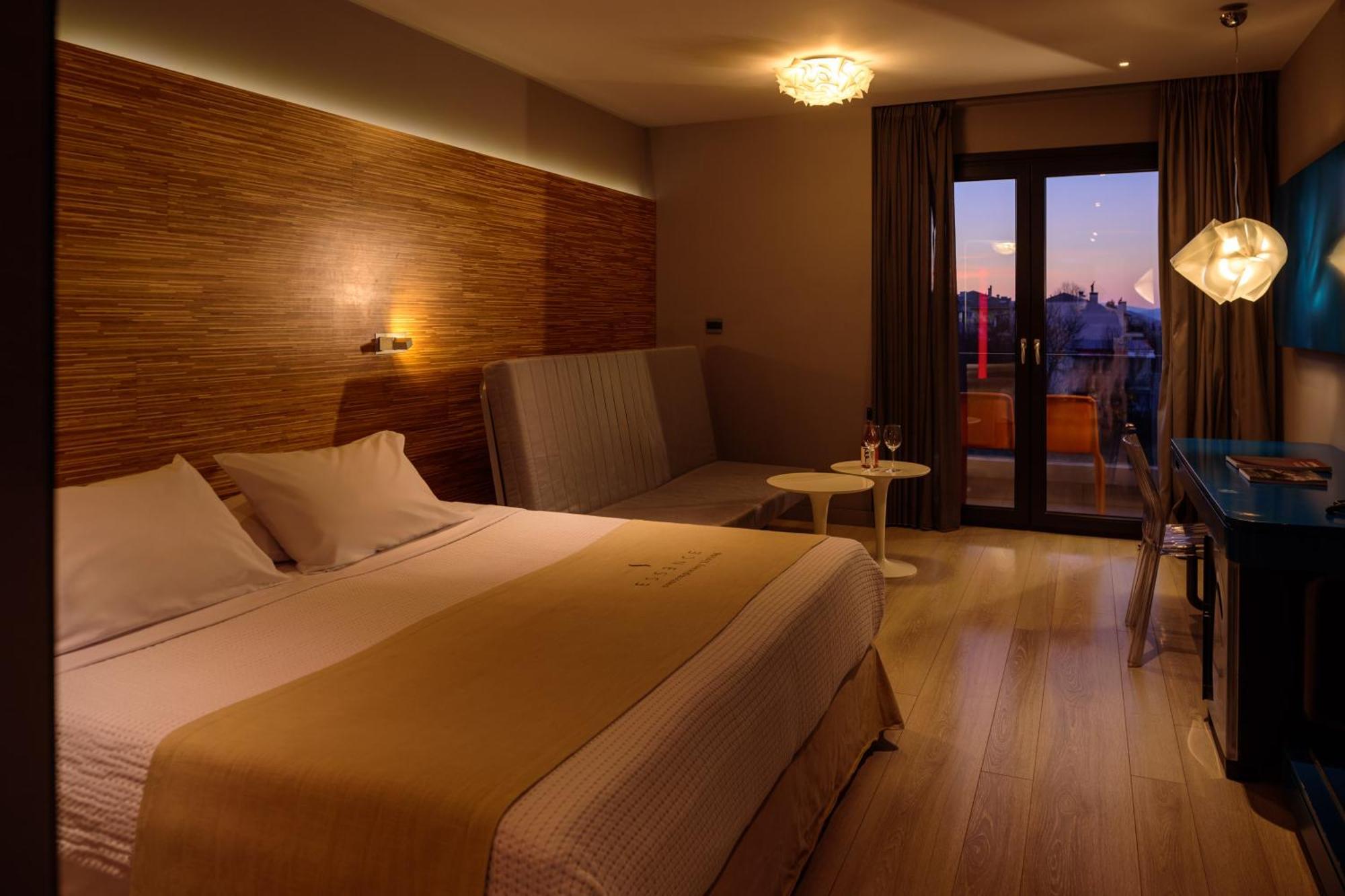 Essence Hotel Ioannina Buitenkant foto