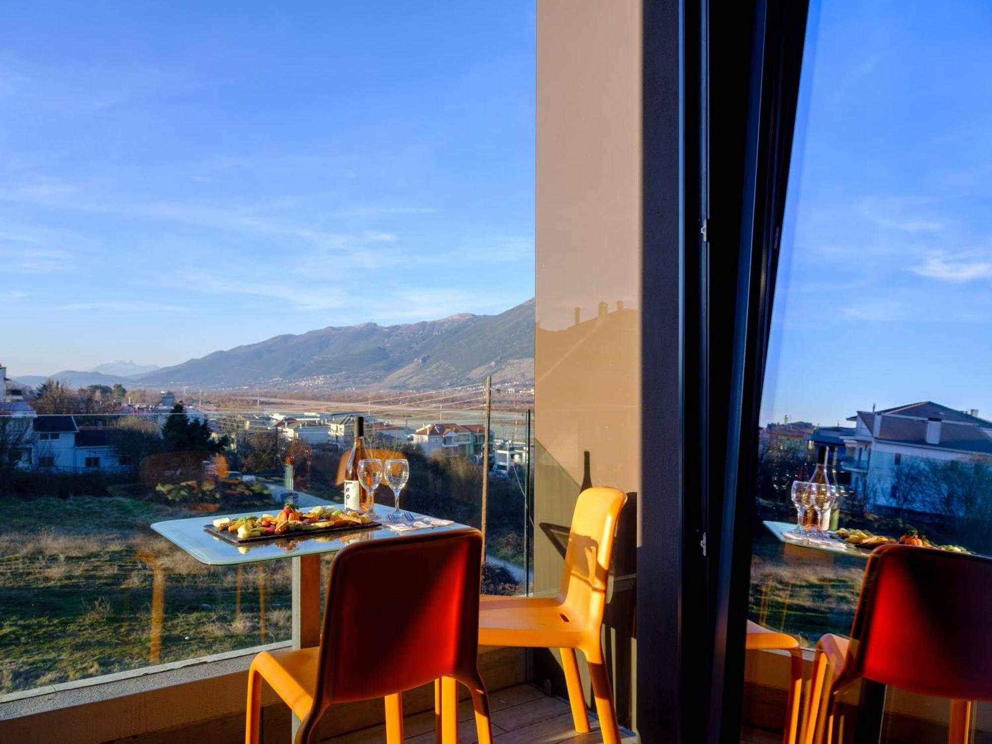 Essence Hotel Ioannina Buitenkant foto