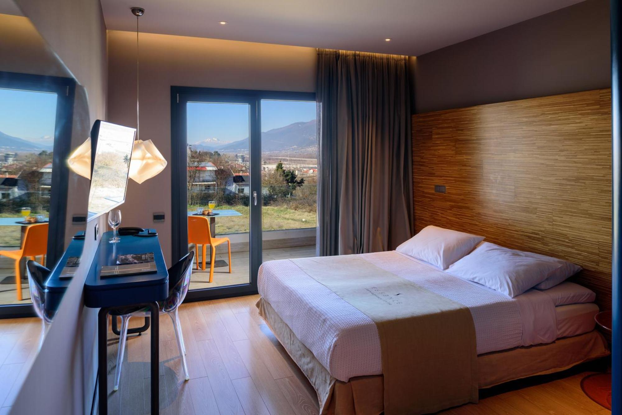 Essence Hotel Ioannina Buitenkant foto