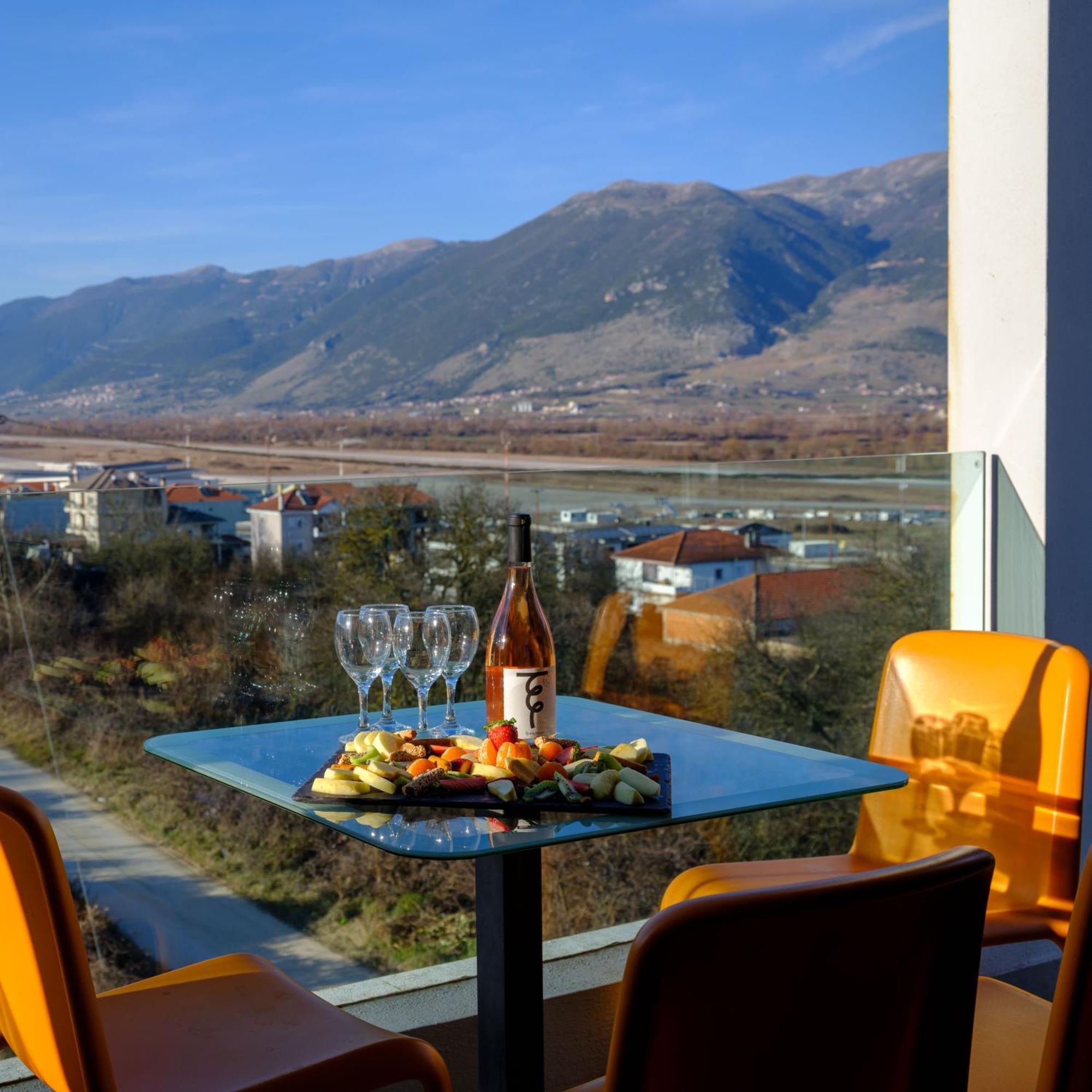 Essence Hotel Ioannina Buitenkant foto