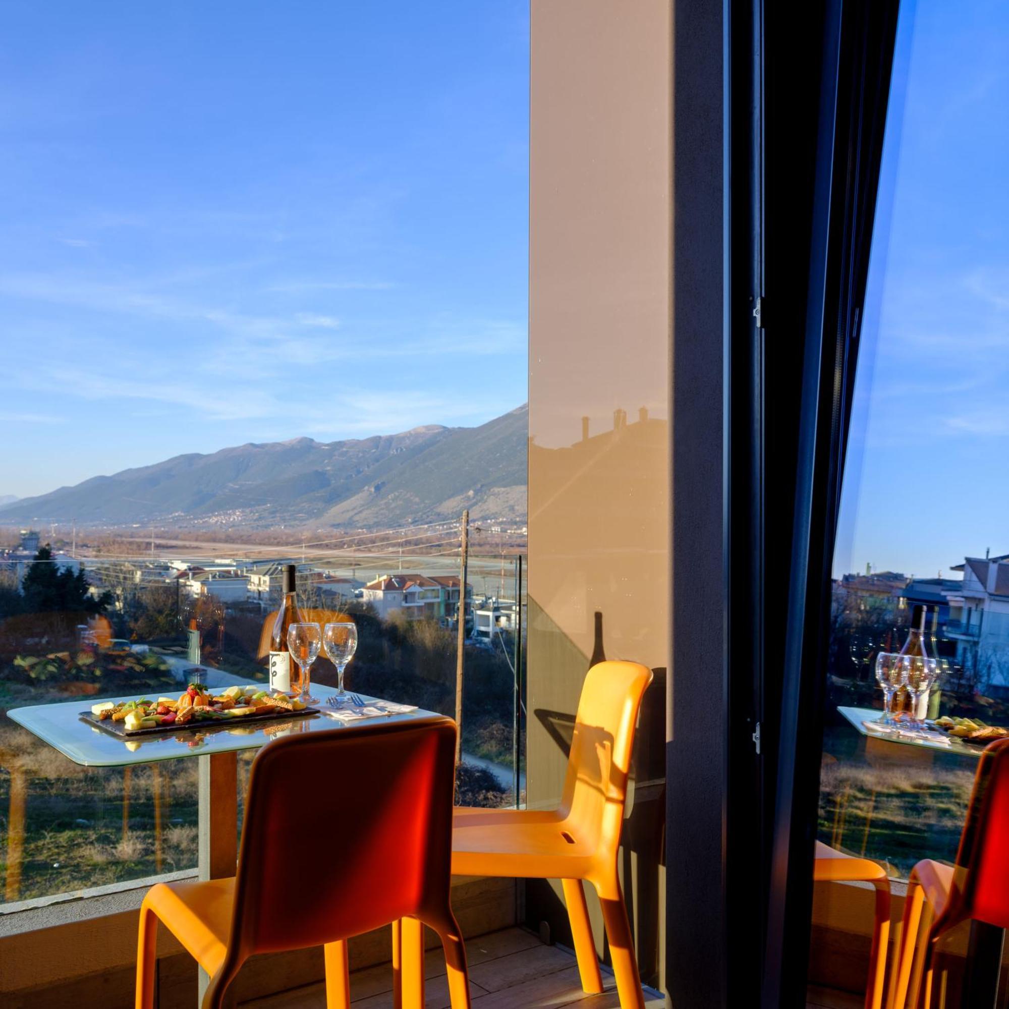 Essence Hotel Ioannina Buitenkant foto